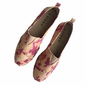 Serra Pink Peach Cream Camo Slip On Flats Size 8
